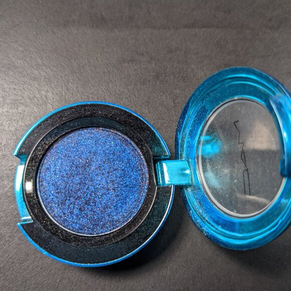 MAC Moon is Blue Colourdrenched Pigment - Picture 1 of 2